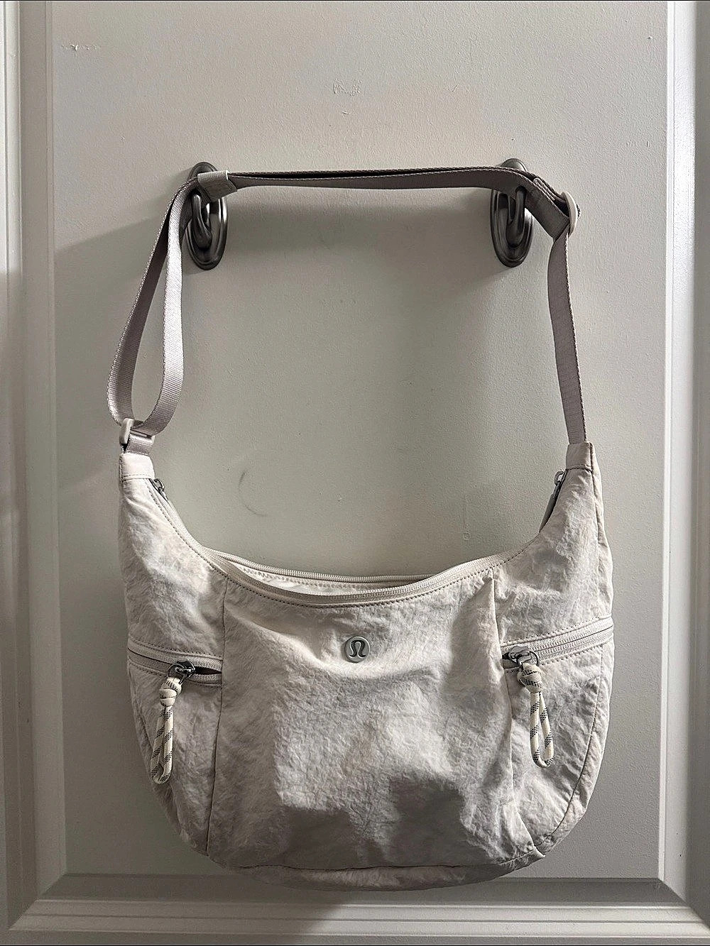 lululemon slouchy sling bag 13L